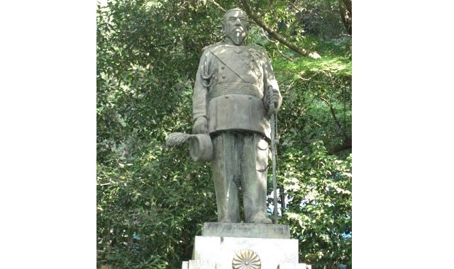 明治天皇の記念銀造 白っぽい 