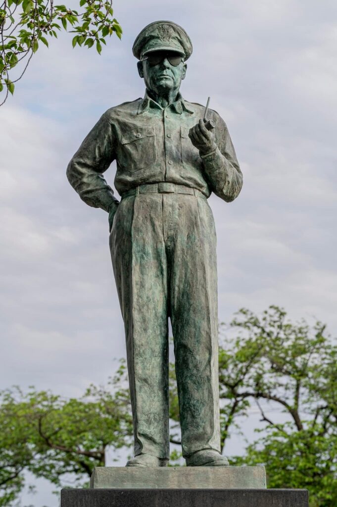 ☆1964年＊アメリカ軍＊マッカーサー元帥記念館メダル（実物 